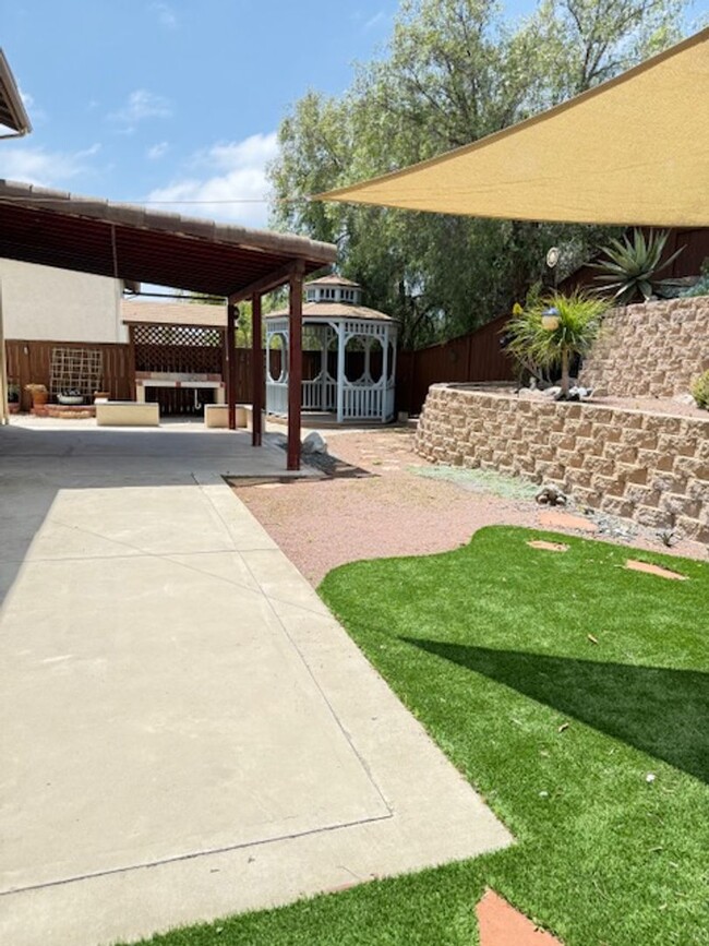 Building Photo - Beautiful Home located in Sunbow