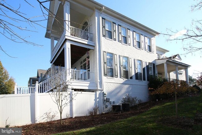 Building Photo - 18400 Lanier Island Square