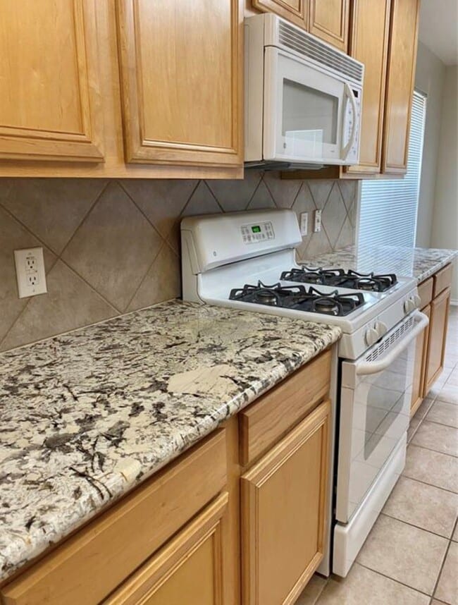 Building Photo - 2529 Artesia Dr