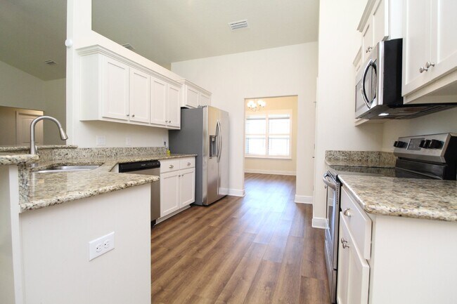 Building Photo - 4-Bedroom Brick Beauty in Ventura Estates ...