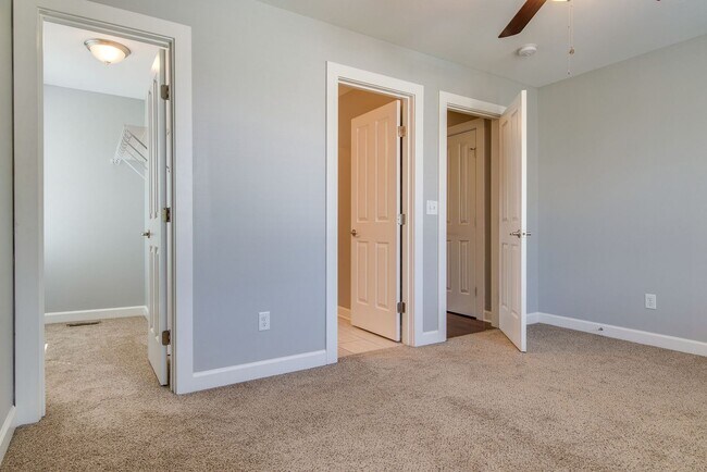 Building Photo - 3 bed 2.5 bath in Germantown, 1 Car Garage, Fenced Yard