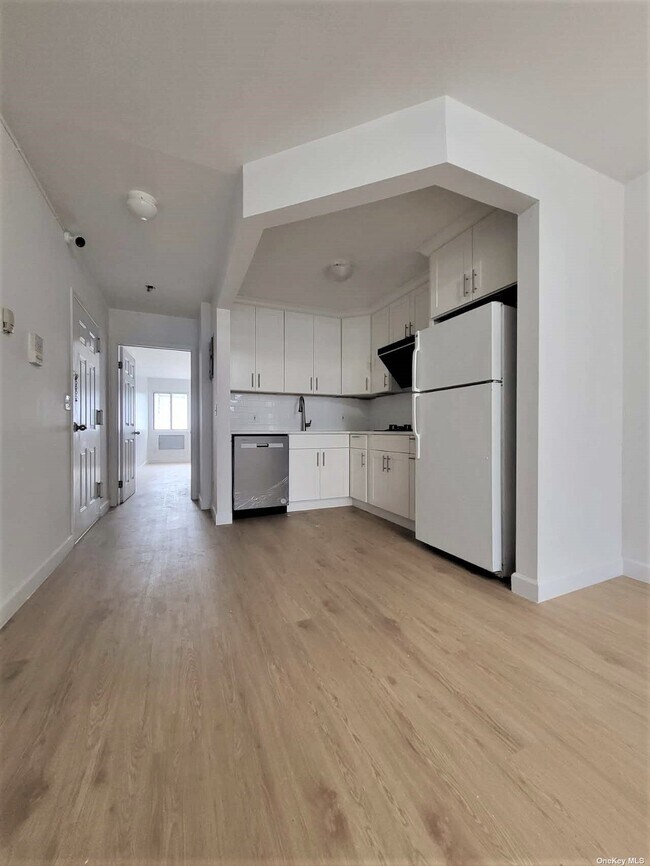 Building Photo - 4375 161st St