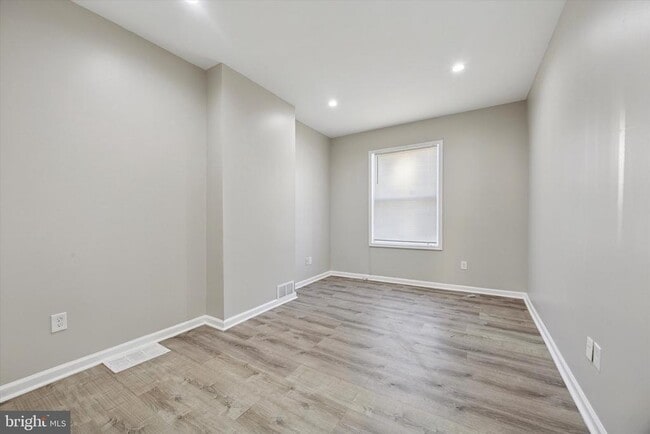 Building Photo - 419 S 4th St