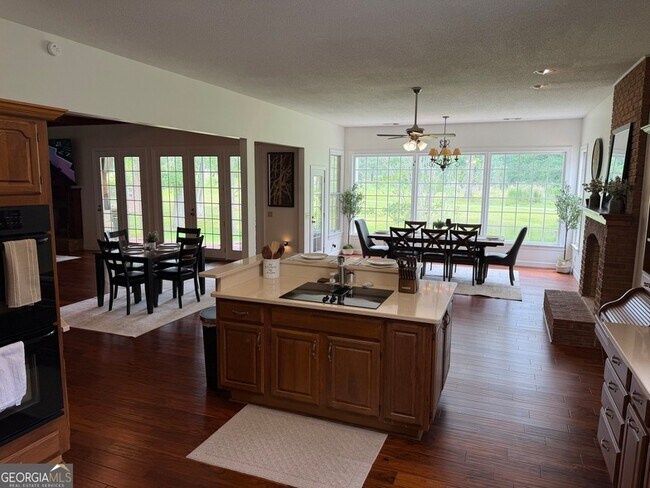 Building Photo - 1729 Green Acres Dr