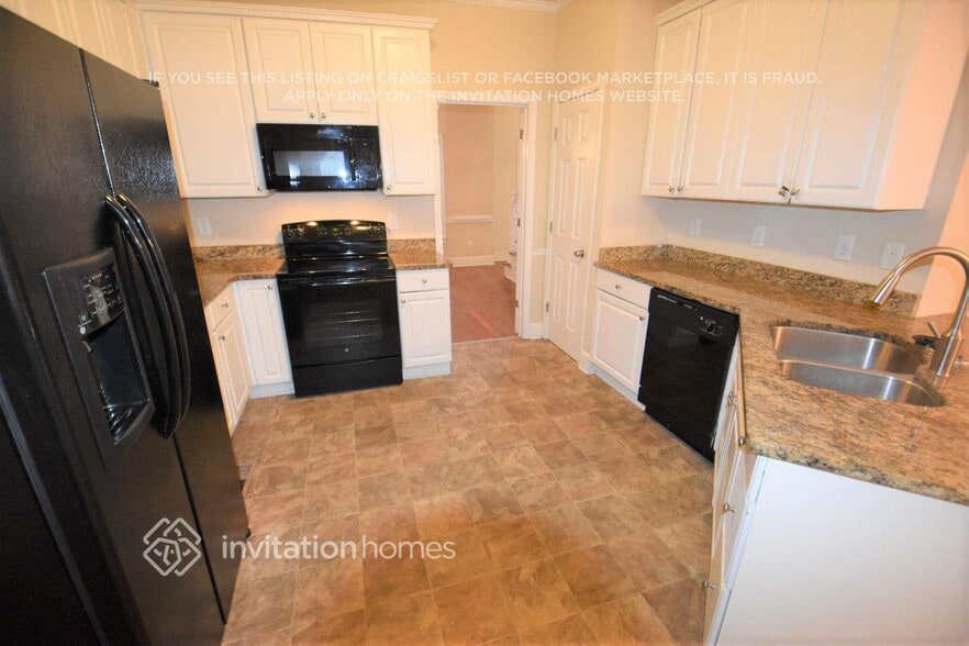 Building Photo - 4360 Riverlake Way