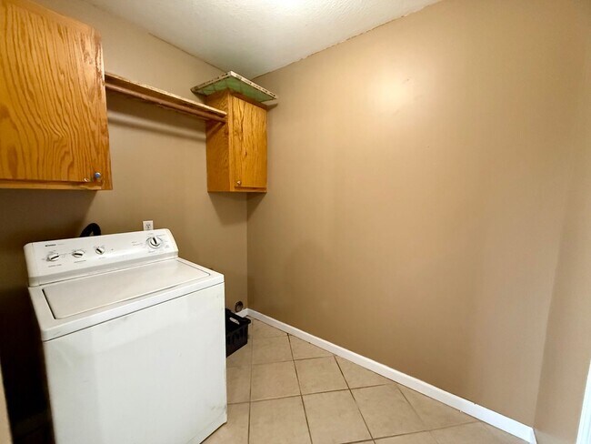 Building Photo - 205 N 18th Ave