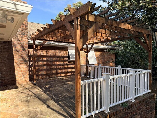 Building Photo - 1351 Old Johnson Ferry Rd NE