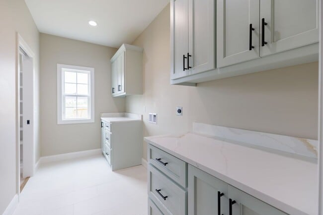 Building Photo - 3061 Houser Wy