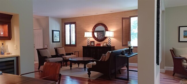 Building Photo - 6688 Via Regina