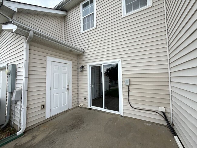 Building Photo - Oakstone