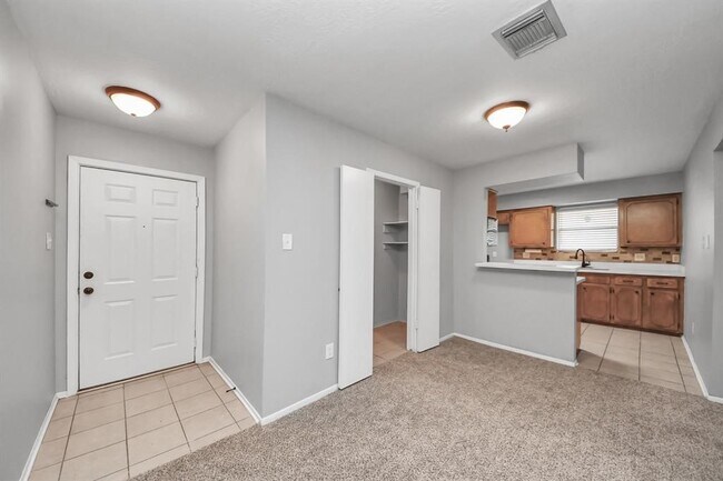 Building Photo - 2318 Hearne Dr