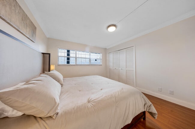 Building Photo - 575 Oaks Ln