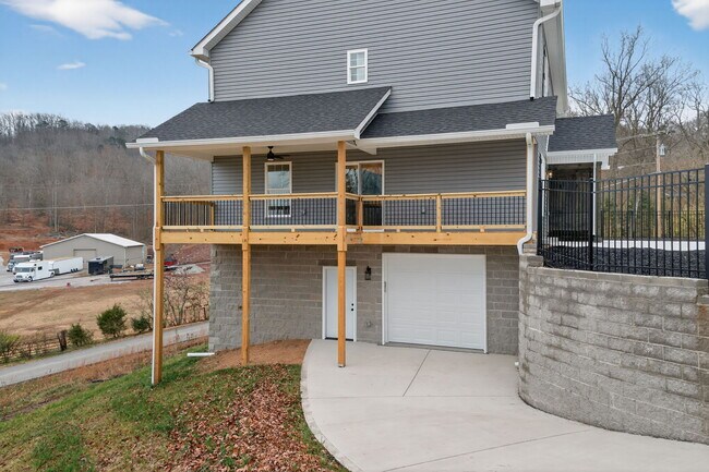 Building Photo - 357 Beechwood Ln