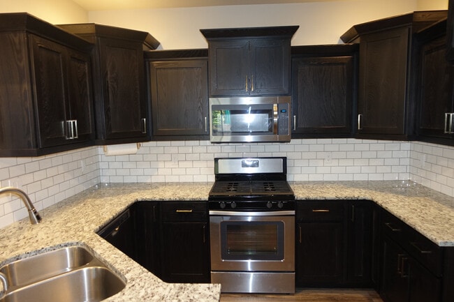 Building Photo - 3-Bedroom Home in Very Private Quiet Setting