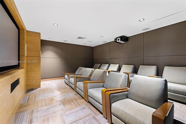 Building Photo - 950 Brickell Bay Dr