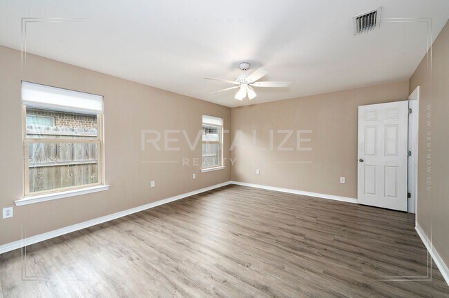 Building Photo - 1549 Majesty Loop