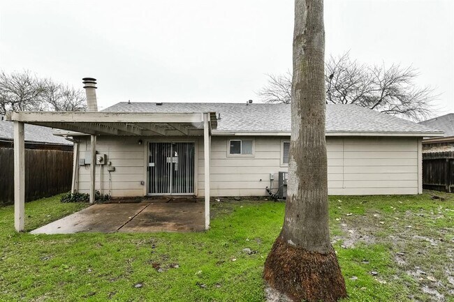 Building Photo - 6527 La Violetta Dr