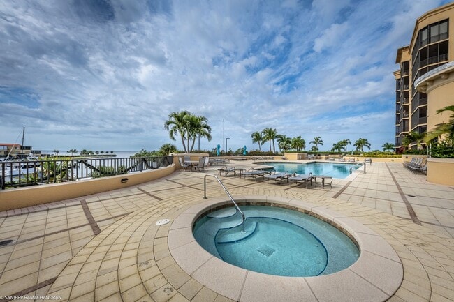 Building Photo - EXECUTIVE VACATION RENTAL