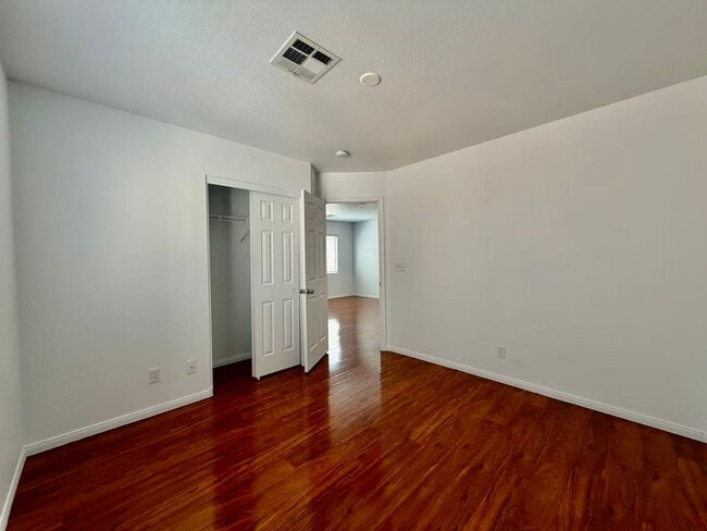Building Photo - 884 Blue Rosalie Pl