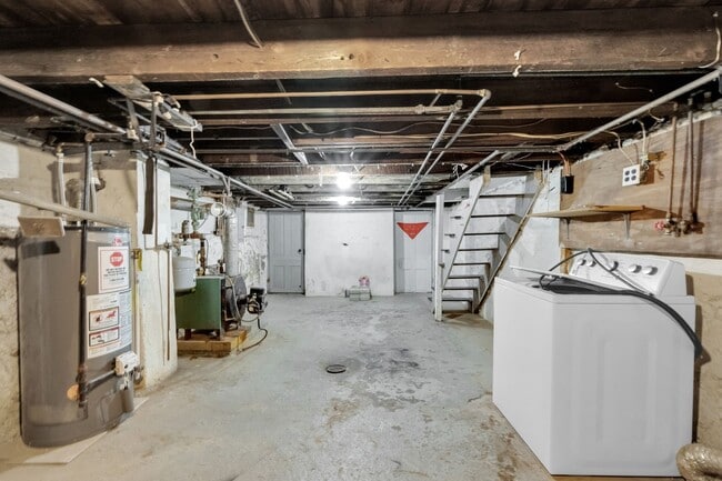 Building Photo - 214 N Howard St