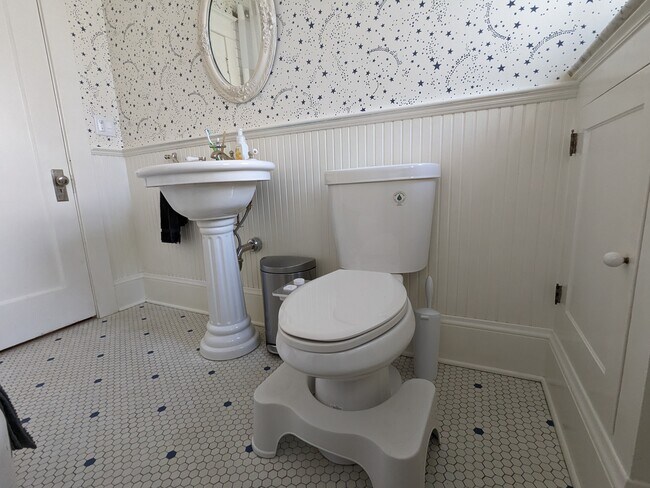 Building Photo - 1974 SE 24th Ave