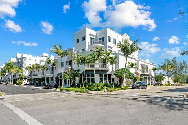 Building Photo - Monthly rental for Season , ( min 4 months)