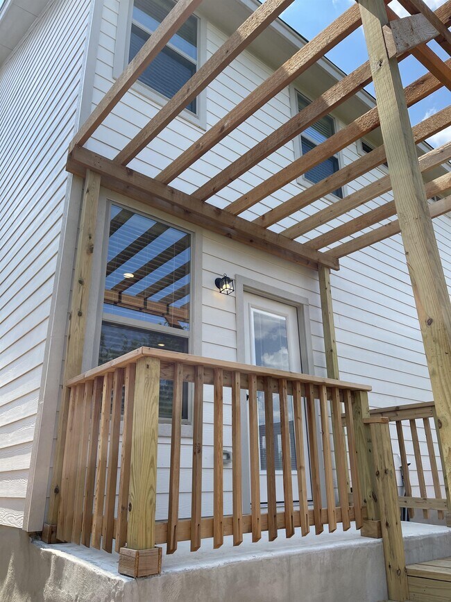 Building Photo - 2202 Sandlewood Cv