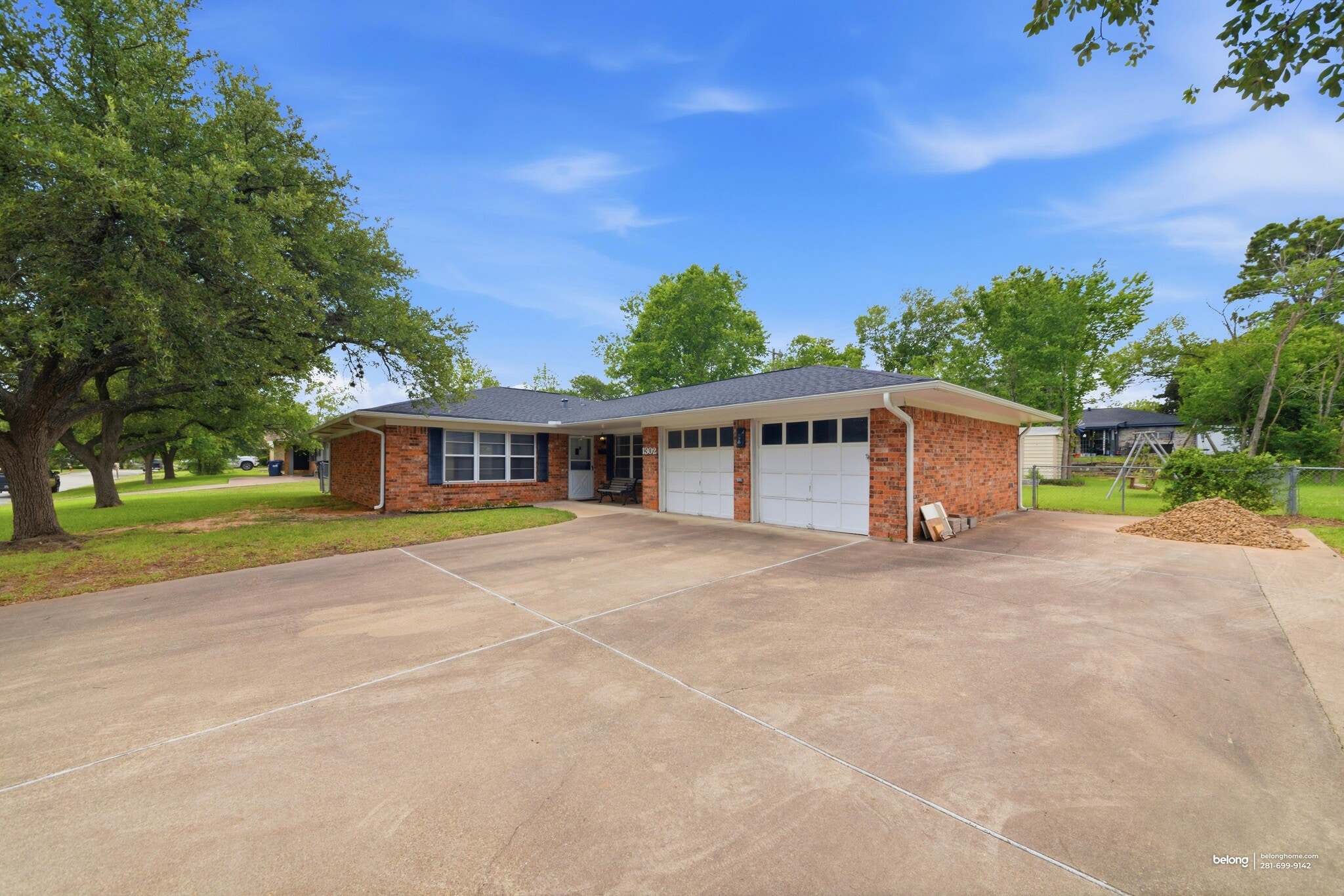 Building Photo - 1302 Laura Ln