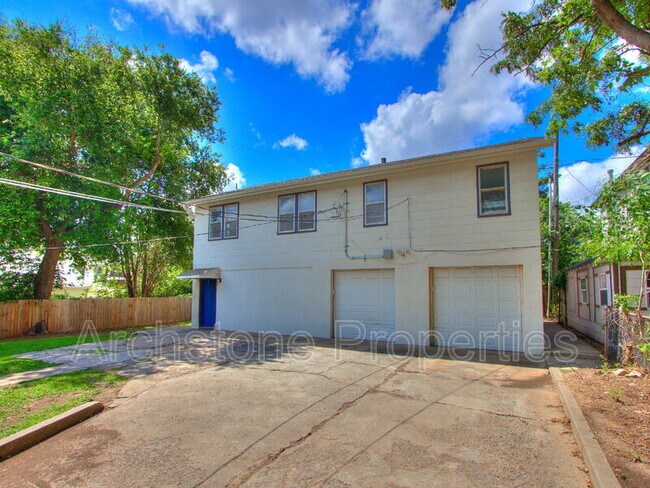 Building Photo - 2006 NW 26th St