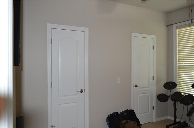 Building Photo - 4200 Dot Dr