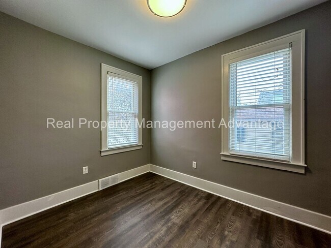 Building Photo - 851 Gardendale.