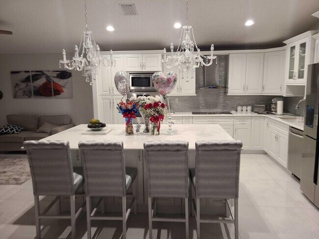 Building Photo - 5293 Oakmont Village Cir
