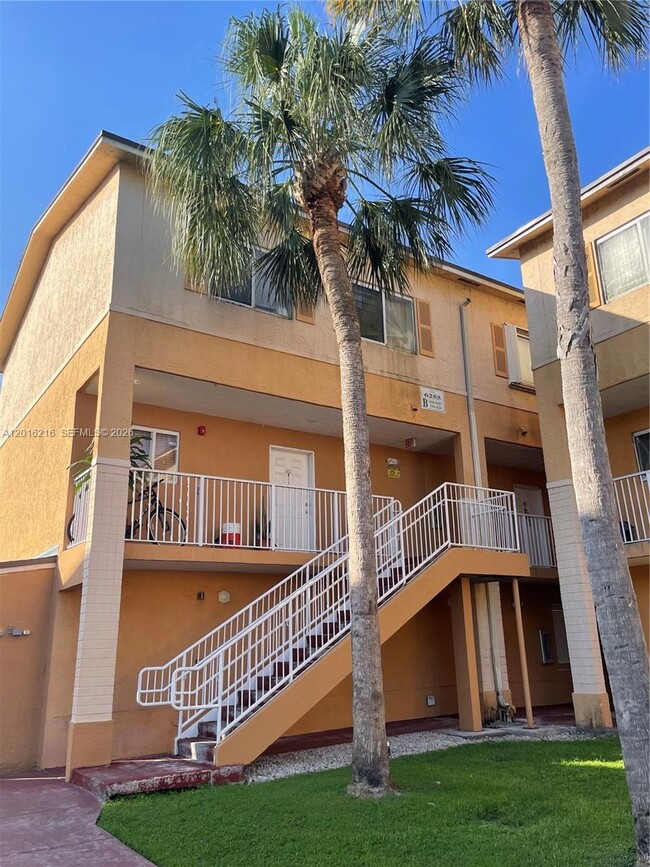 Building Photo - 6255 SW Kendale Lakes Cir
