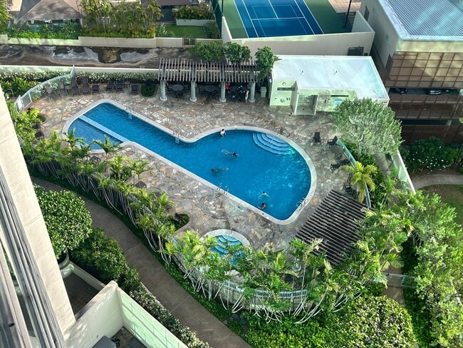 Building Photo - Spacious 2-bedroom, 2-bath with a View in Kakaako!