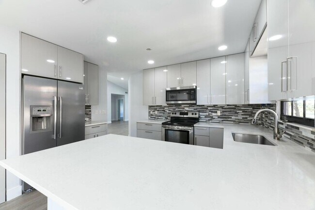 Building Photo - 22791 Trelawny Ter