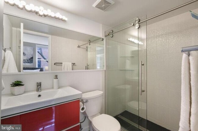 Building Photo - 1438 Meridian Pl NW