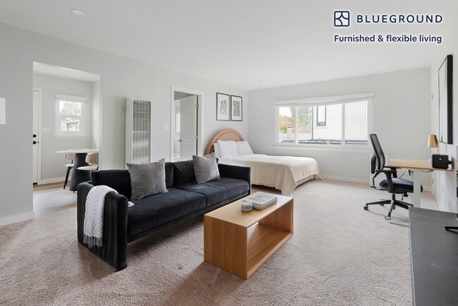 Building Photo - 838 Roble Ave