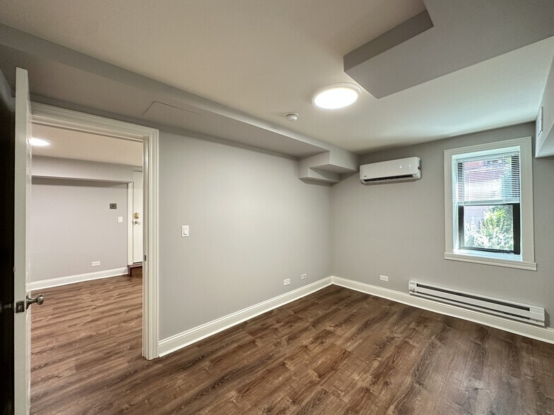 Building Photo - 5748 N Winthrop Ave