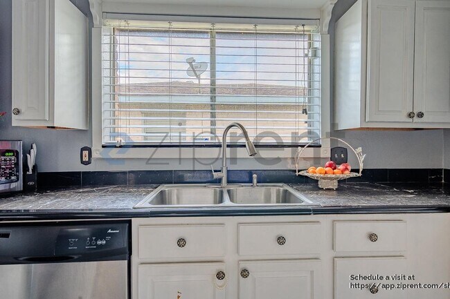 Building Photo - 10431 Odessa Dr