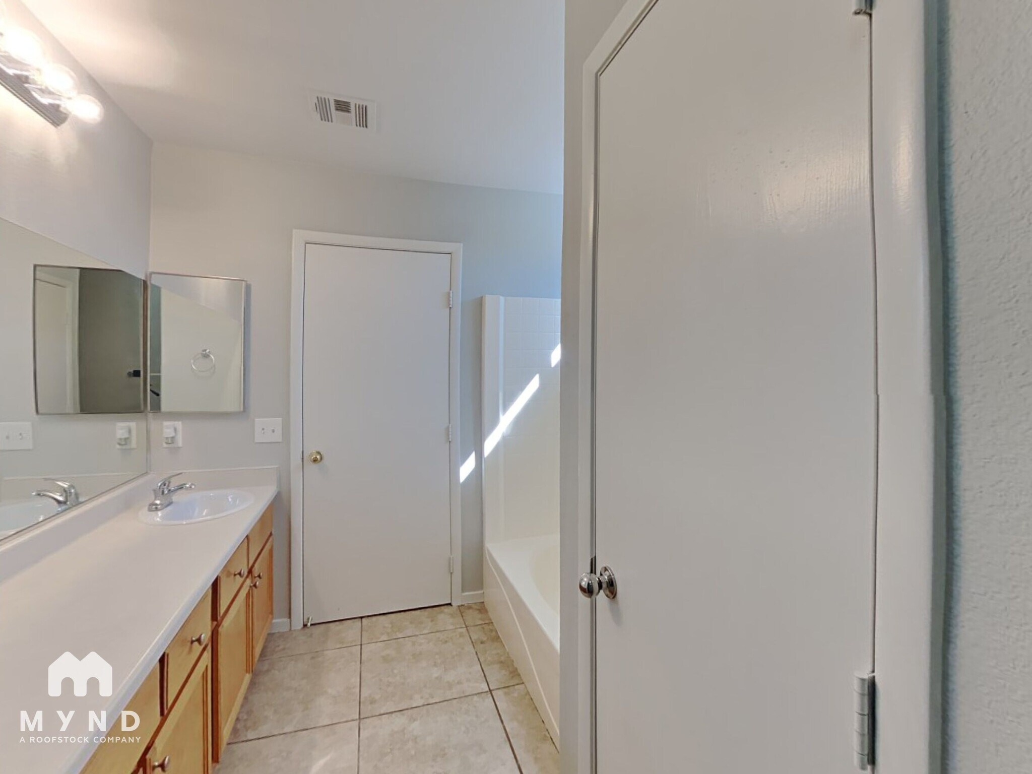 Building Photo - 1021 Cliffbrook Hedge Ave