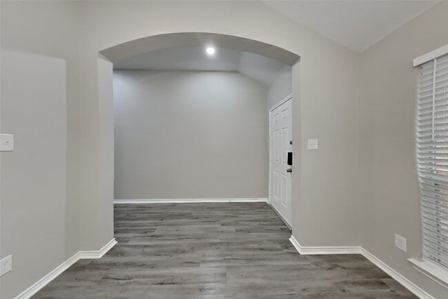 Building Photo - 25810 Palmdale Estate Dr