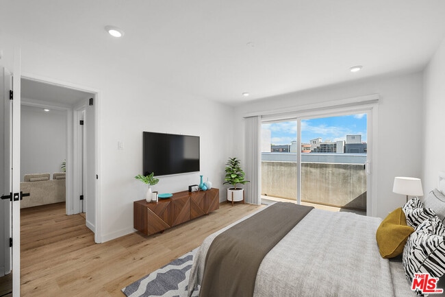 Building Photo - 1650 S Bentley Ave