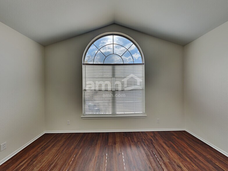 Building Photo - 22234 Goldcrest Run