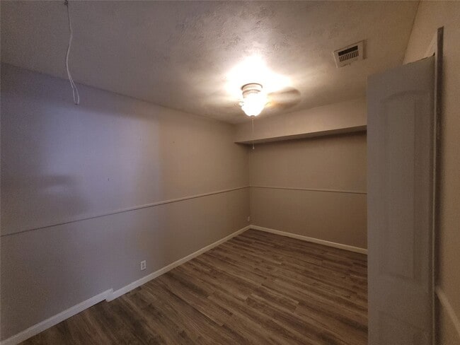 Building Photo - 9843 Mill Shadow Dr