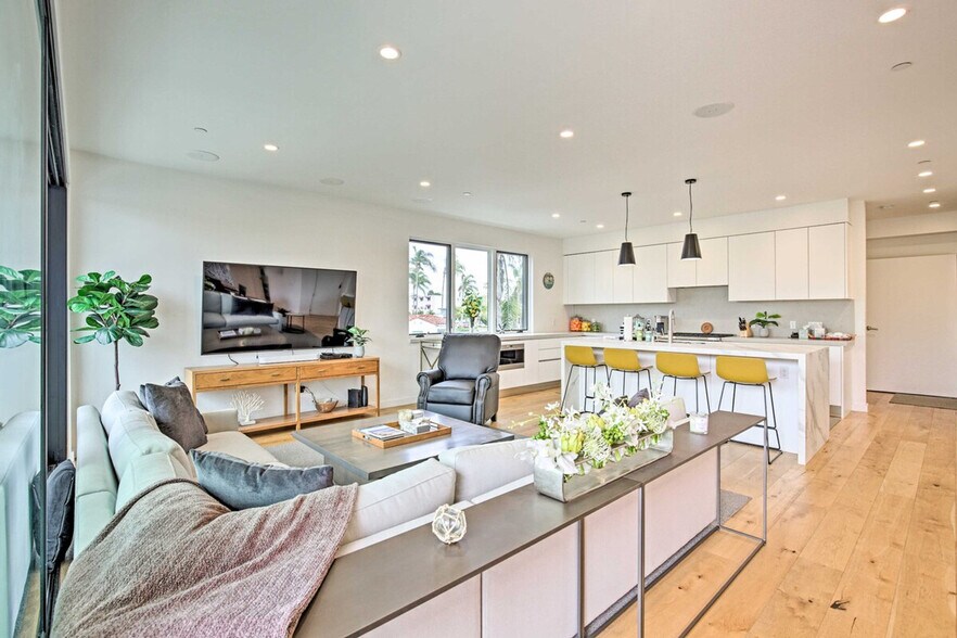 Building Photo - 1010 5th St