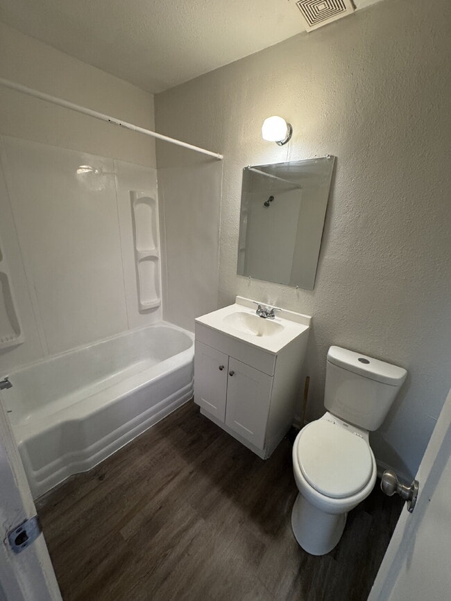 Building Photo - "Cozy 1-Bed Gem in Wichita – Perfect Balance of Comfort and Convenience!"