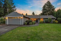 Building Photo - Live in One of Lake Oswego's Most Convenie...
