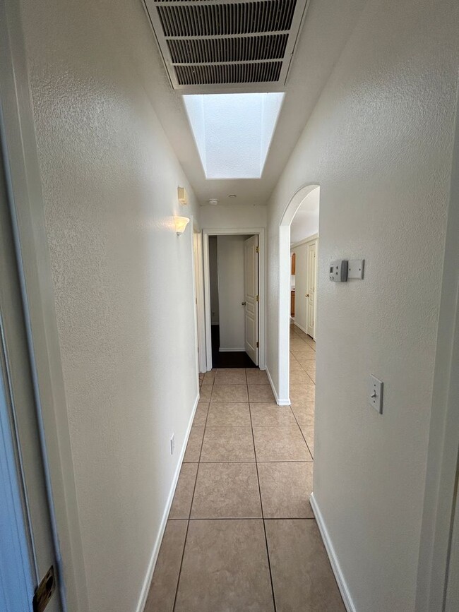 Building Photo - 3133 Applewood Dr
