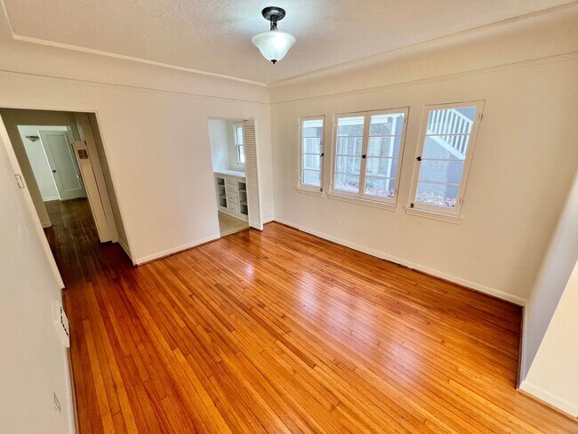 Building Photo - Charming Belmont Shore 2BD/1BA in Spanish-Style Duplex | Garage Included