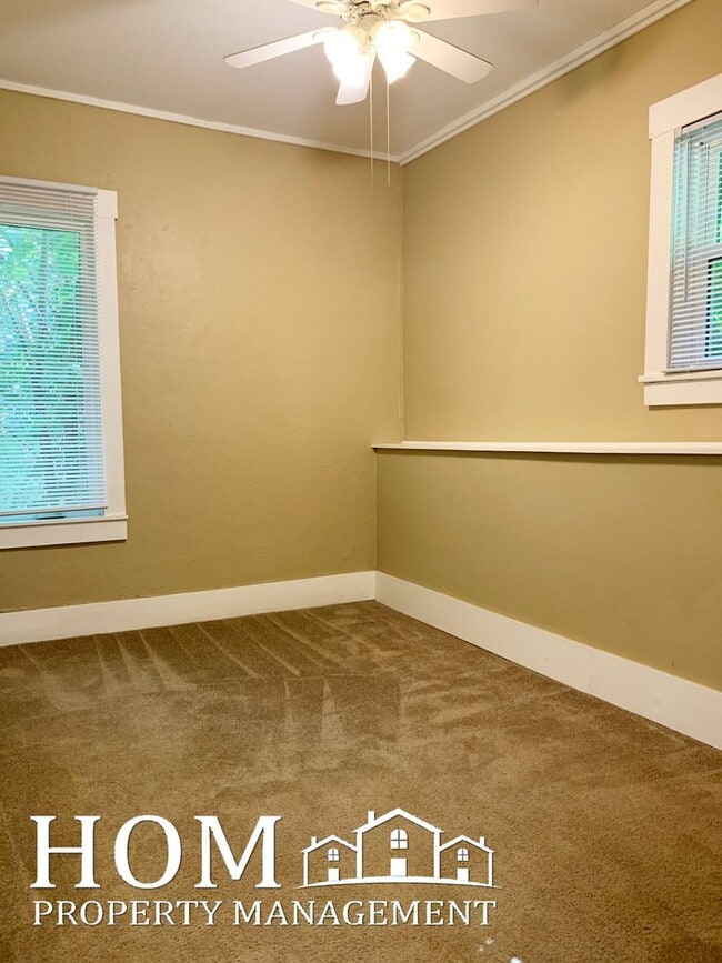 Building Photo - 2-Bedroom House Available 8/1